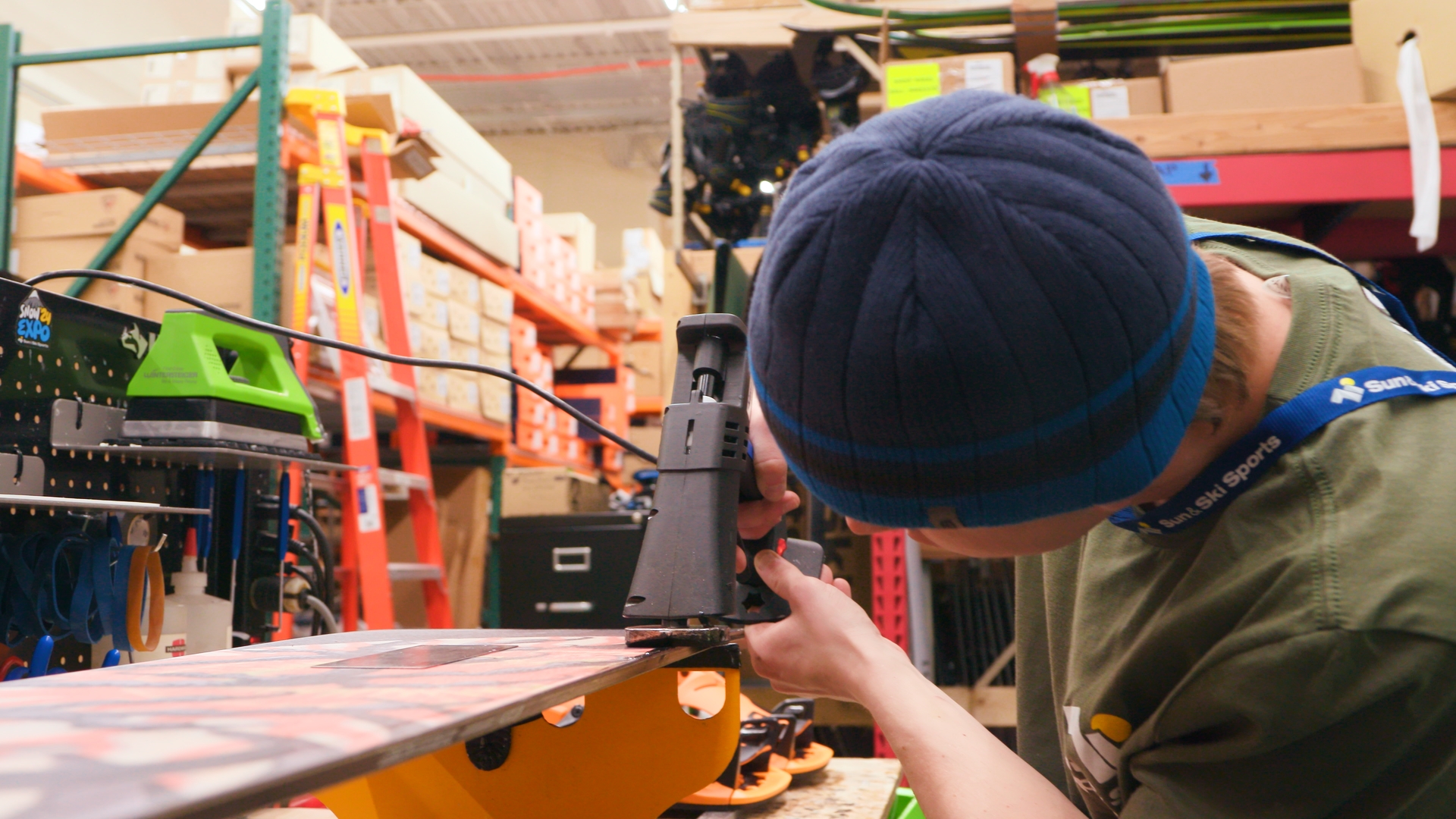 Expert Snowboard Shop Services at Sun & Ski Sports